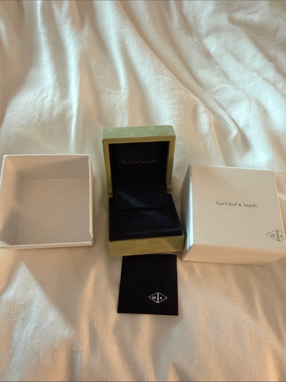 Van Cleef & Arpels Light Green and Black earring empty box